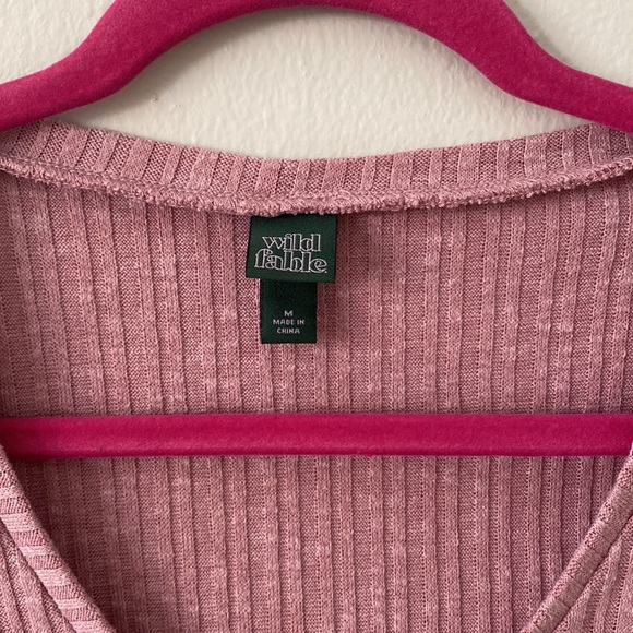 wild fable v-neck cropped top! - Picture 3 of 6